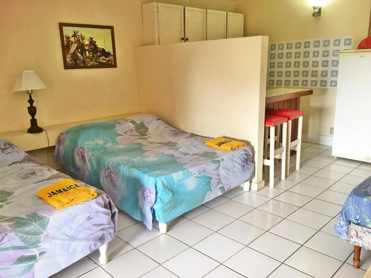 Beach Resort Apt-Africansymbol-In Front Of Doctor'S Cave Beach Montego Bay
