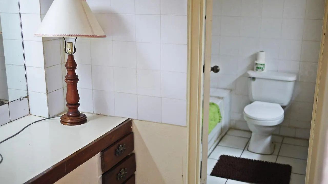 Beach Resort Apt-Africansymbol-In Front Of Doctor'S Cave Beach Montego Bay Appartement