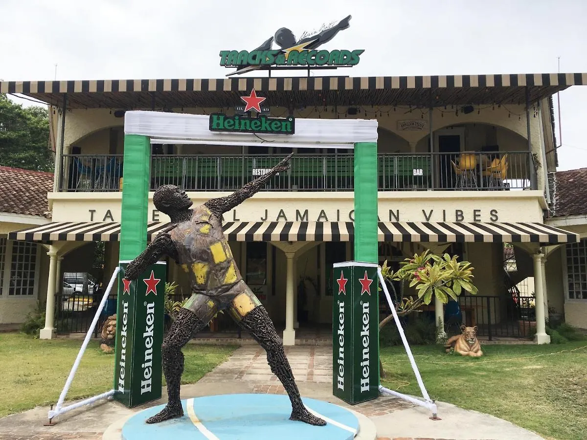Beach Resort Apt-Africansymbol-In Front Of Doctor'S Cave Beach Montego Bay 0*,  Jamaïque