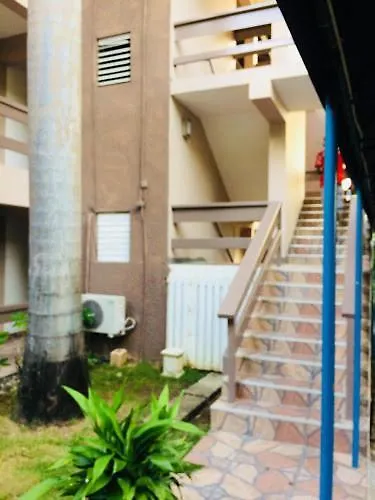 Beach Resort Apt-Africansymbol-In Front Of Doctor'S Cave Beach Montego Bay Jamaïque